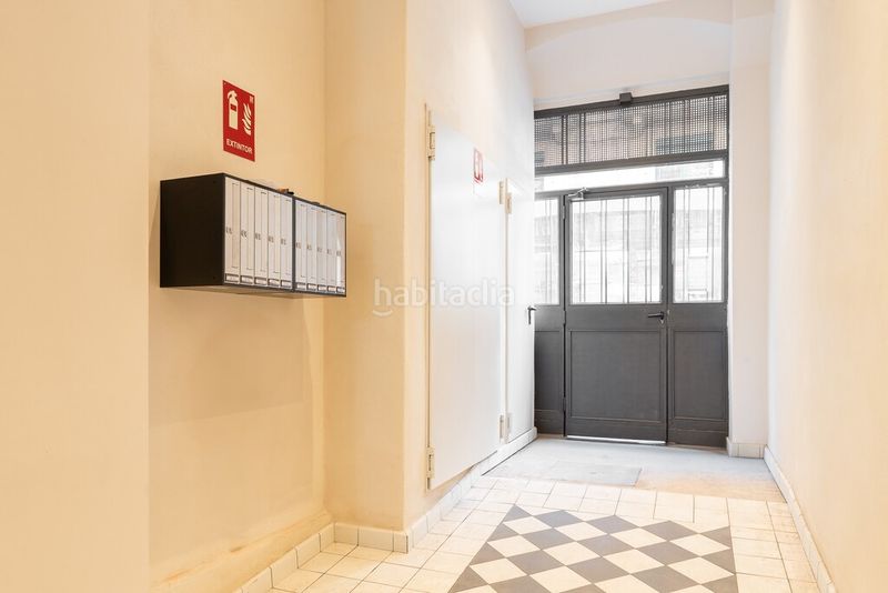Foto 6ba8e249-b2d9-4c46-b38c-ea19a644569e. Apartamento piso muy luminoso y con terraza exclusiva en el centro histórico en Barcelona