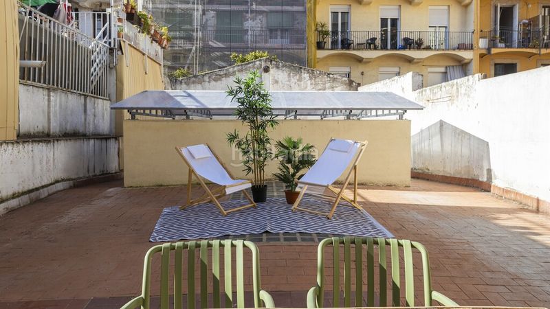 Foto ad28ef0c-a2a5-4b7b-b9e8-624265adeb17. Apartamento piso muy luminoso y con terraza exclusiva en el centro histórico en Barcelona