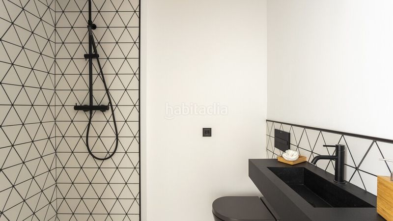 Foto de1f384c-07b5-4d18-b95e-a56f385bf384. Apartamento piso muy luminoso y con terraza exclusiva en el centro histórico en Barcelona