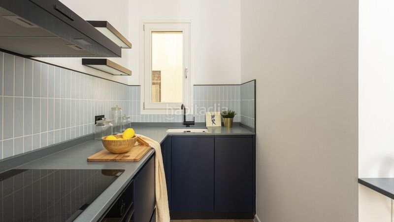 Foto f3a78797-3c01-4160-833f-e3283c9ccac6. Apartamento piso muy luminoso y con terraza exclusiva en el centro histórico en Barcelona