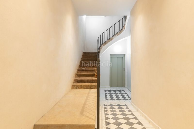 Foto f42100e7-02e5-4069-a14a-c5fcac0216b7. Apartamento piso muy luminoso y con terraza exclusiva en el centro histórico en Barcelona