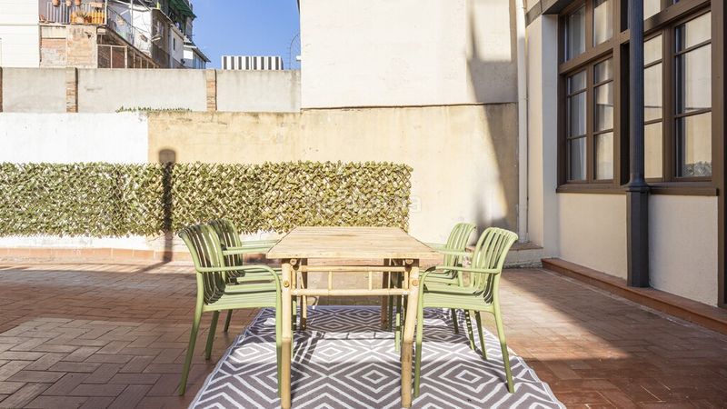 Foto f4903dab-9159-4a7c-b3a4-8c7e592aa13b. Apartamento piso muy luminoso y con terraza exclusiva en el centro histórico en Barcelona