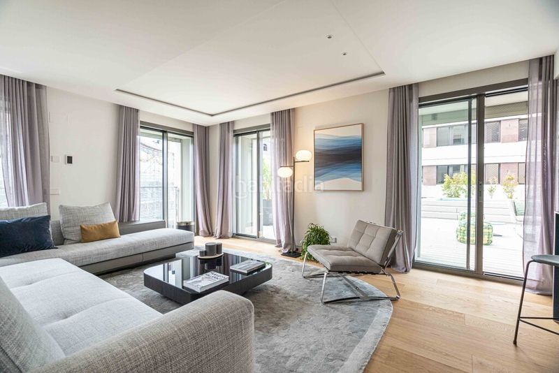 Foto 5bbaa23a-68ae-4987-8fc1-8151c997a5b0. Apartament amb aparcament piscina a Vila de Gràcia Barcelona