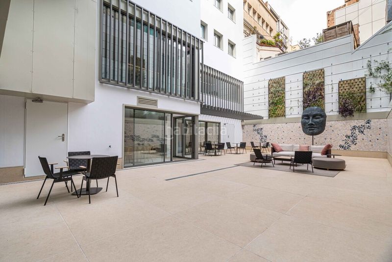Foto 743efa5d-00bb-4a97-ab37-2a609a71f56a. Apartament amb aparcament piscina a Vila de Gràcia Barcelona