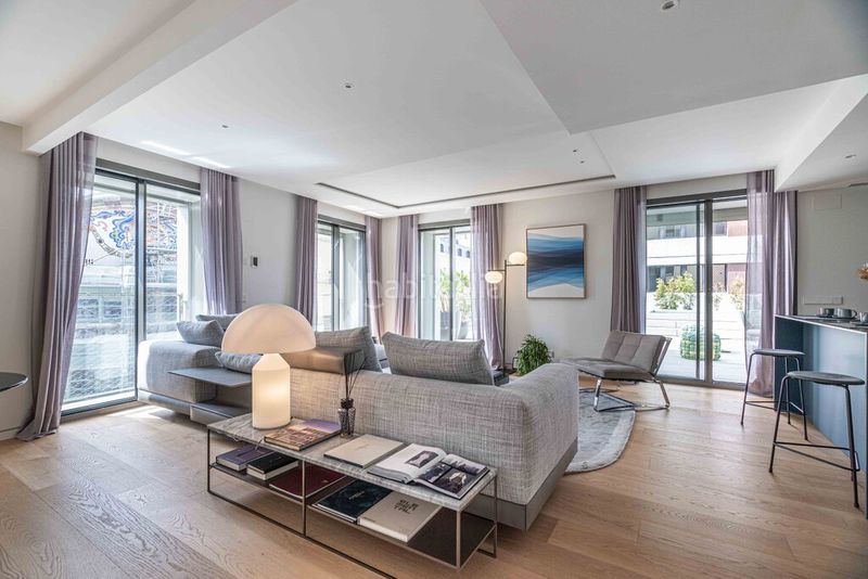 Foto 7a760000-f083-42fd-a33c-f9375c70e452. Apartament amb aparcament piscina a Vila de Gràcia Barcelona