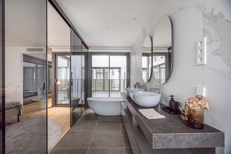 Foto c6a359d9-5a1c-4f16-b155-c6ff835a856f. Apartament amb aparcament piscina a Vila de Gràcia Barcelona
