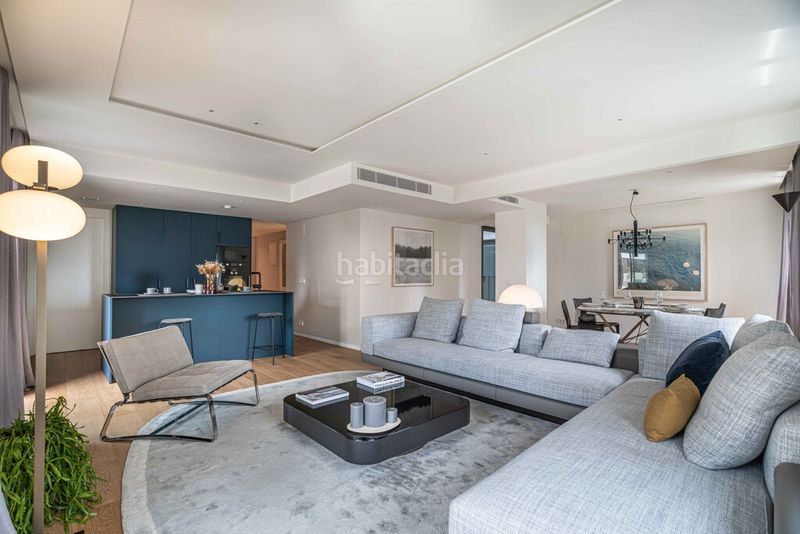 Foto ff4d0237-7681-4165-b1c9-7938e01e75b0. Apartament amb aparcament piscina a Vila de Gràcia Barcelona