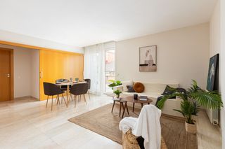 Apartamento en Sants-Badal. Atico con terraza a la venta en sants