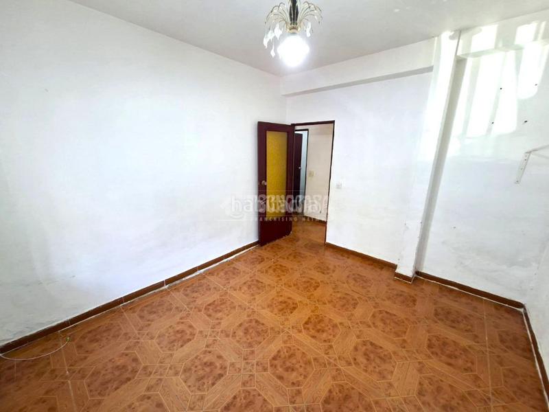 Foto bb670f3f-8f5a-4763-a5cc-db41b5339636. Pis a Villayuventus-Renfe Parla