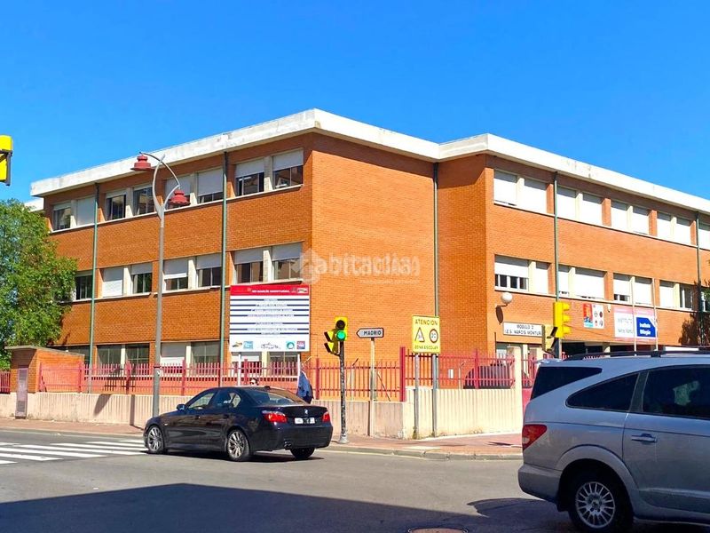 Foto a8cbf5d5-f57e-456e-840d-c4c2b1112240. Pis a Villayuventus-Renfe Parla