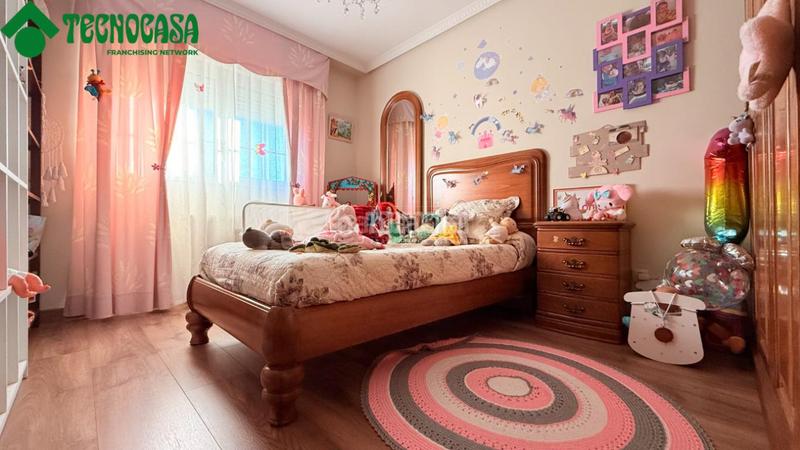 Foto 0e3bd8c3-cd61-4ed2-8388-a8da2f4adf2c. Casa bifamiliare con riscaldamento parcheggio piscina in Torrejón de la Calzada