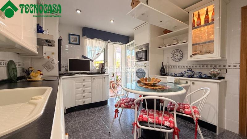 Foto 5455ff62-74ac-40bd-b110-97b53ef37ecd. Casa bifamiliare con riscaldamento parcheggio piscina in Torrejón de la Calzada