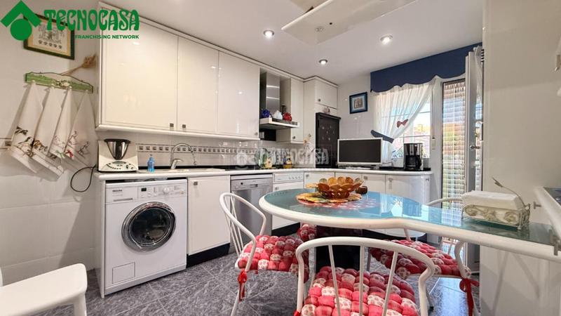 Foto a3a2a48d-51d2-46de-973b-78a994abb867. Casa bifamiliare con riscaldamento parcheggio piscina in Torrejón de la Calzada