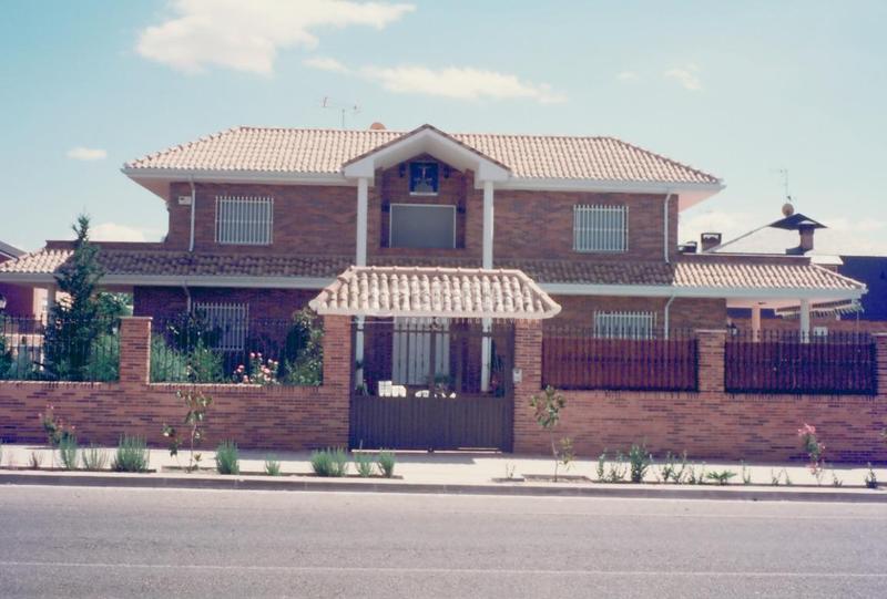 Foto 8a40ce03-8aea-448d-a8a6-782abfc4c07d. Haus mit heizung parking in Torrejón de la Calzada