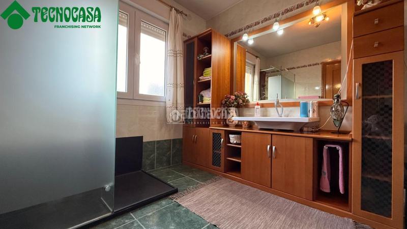 Foto 52c64909-ad6e-44ba-afe3-9aa8c5fce82f. Casa bifamiliare con riscaldamento parcheggio in Torrejón de la Calzada