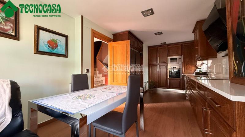 Foto c8e18393-6d68-4cad-8604-a3d74e9f7395. Casa bifamiliare con riscaldamento parcheggio in Torrejón de la Calzada