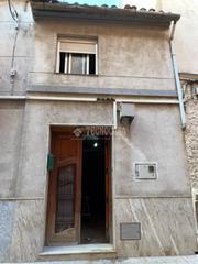 Casa aparellada a Centro. Casa en venta en xirivella