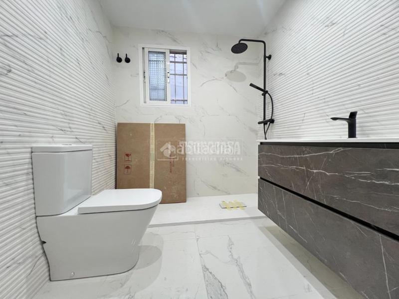 Foto b9eea67c-79b2-4c4f-9430-26cc8596c808. Pis a Avenida de la Paz Xirivella