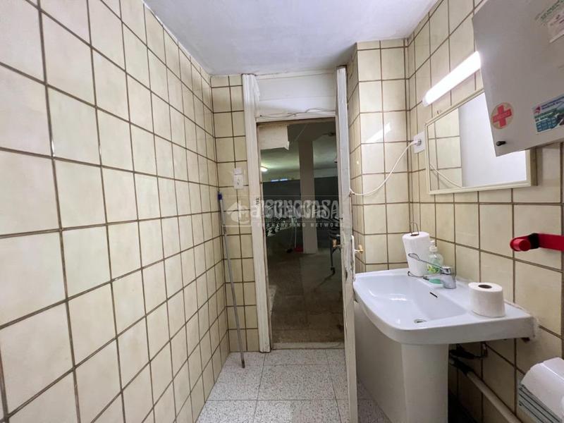 Foto 072b0859-0382-4196-a589-5d6d5ae42348. Local comercial  en venta en Avenida de la Paz Xirivella