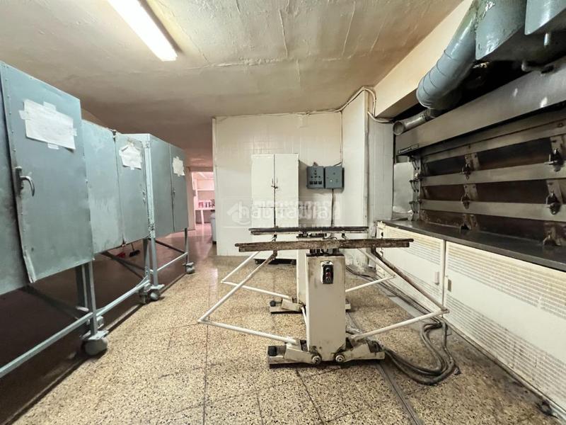 Foto 0915f2fd-0fb1-43d8-a941-91d92886bae3. Local comercial  en venta en Avenida de la Paz Xirivella