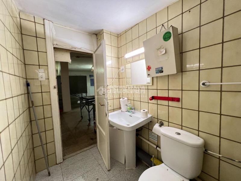 Foto f2496546-f073-4b02-a817-2b58d8ebc189. Local comercial  en venta en Avenida de la Paz Xirivella