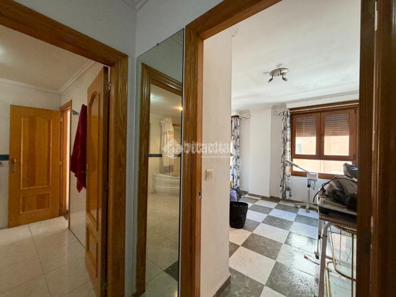 Foto 01ea1c37-fd1a-4def-9173-e0dcb3a3126c. Casa aparellada a Avenida de la Paz Xirivella