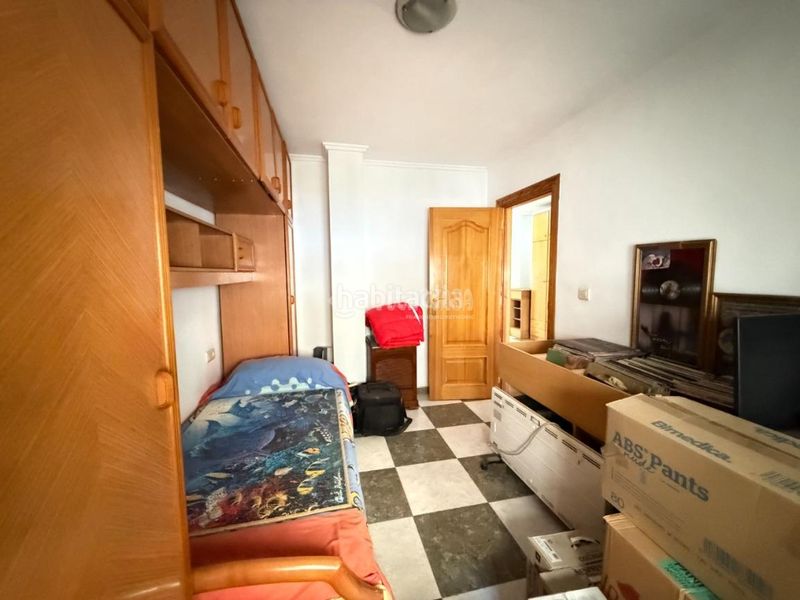 Foto 137b6368-7e70-42b4-b5c0-d2cc19b5c393. Casa aparellada a Avenida de la Paz Xirivella
