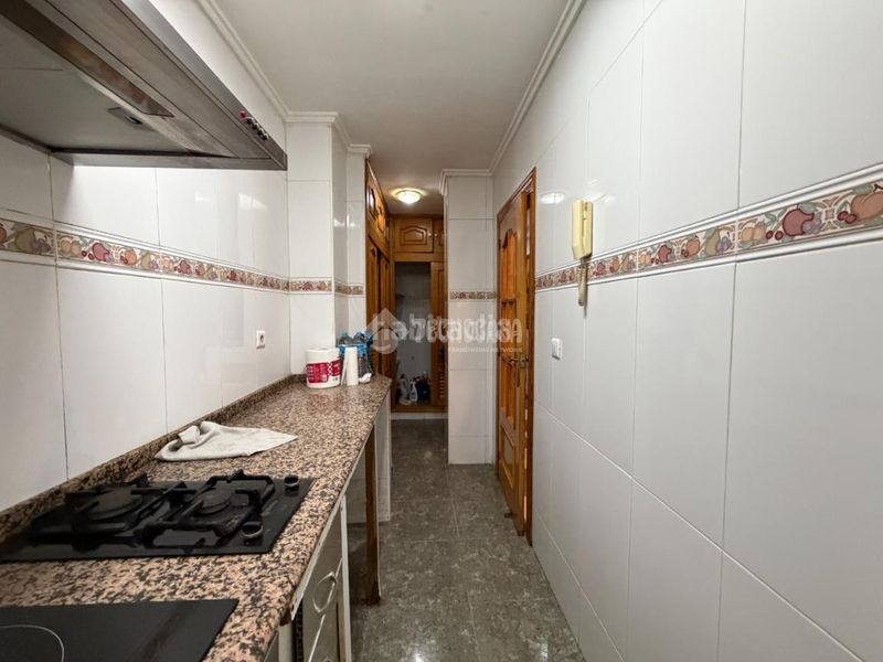 Foto 1bbb6108-8d0d-4361-a4e1-375ae2fd13c7. Casa aparellada a Avenida de la Paz Xirivella