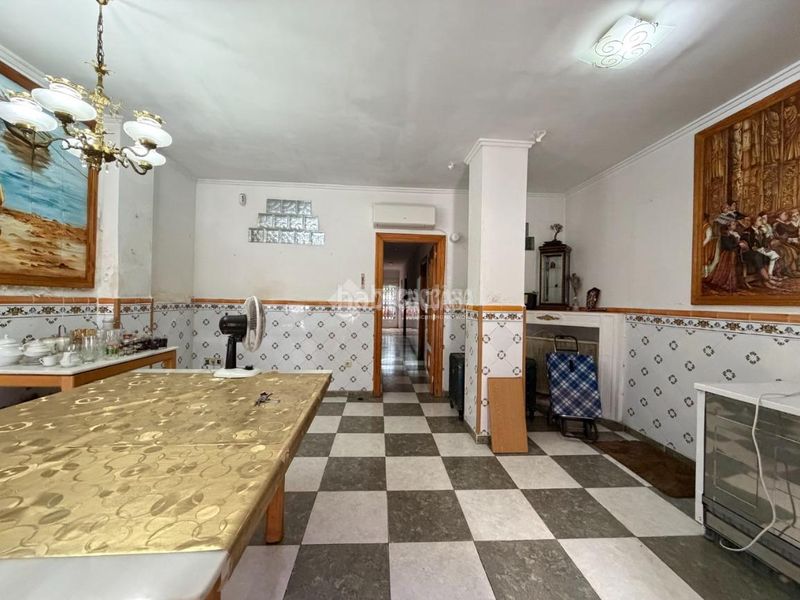Foto 2da183b3-d8e0-4893-b8ec-1f76ab6fb65b. Casa aparellada a Avenida de la Paz Xirivella