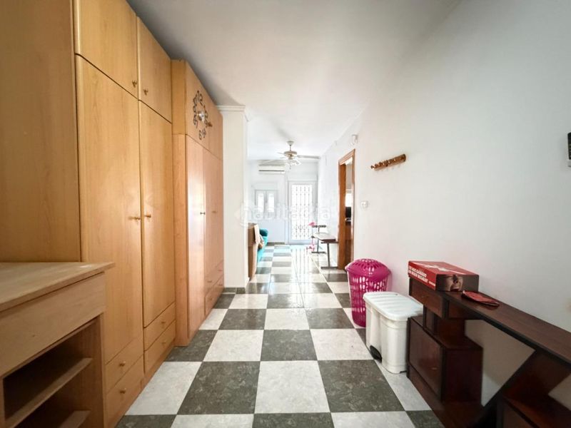 Foto 44f05e5e-5c51-409c-86df-4b5e03bf3a28. Casa aparellada a Avenida de la Paz Xirivella