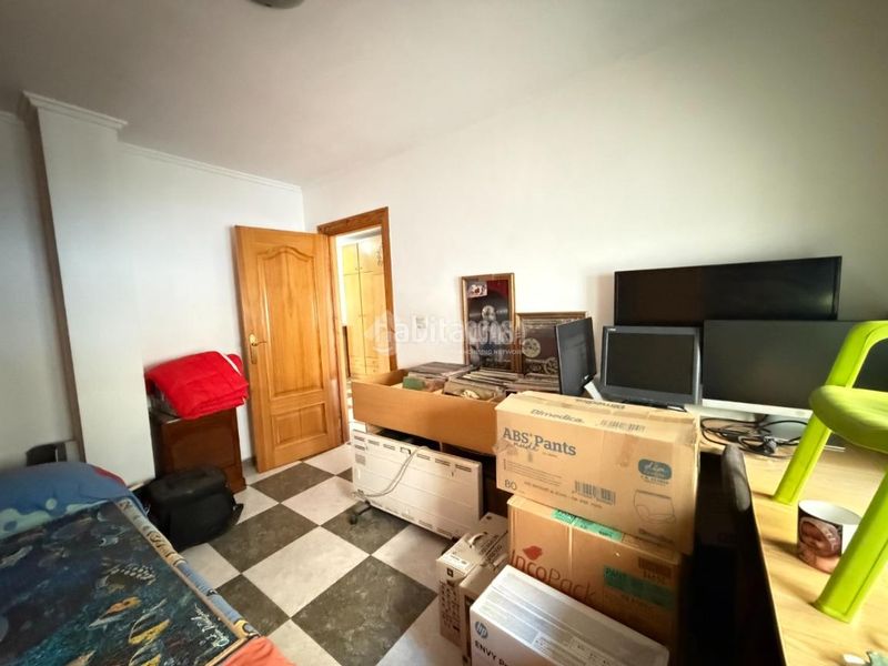 Foto 5963034f-2150-4bf9-8019-82a1ad314846. Casa aparellada a Avenida de la Paz Xirivella