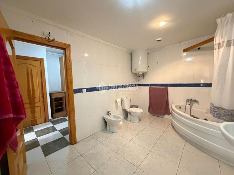 Foto 5c49b785-1895-4a56-872d-1a088726713c. Casa aparellada a Avenida de la Paz Xirivella