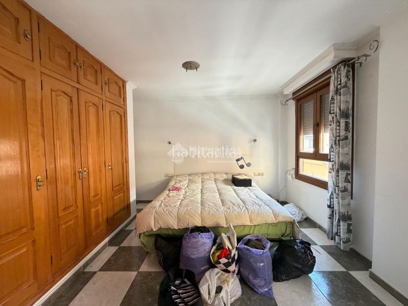 Foto 5c6a8eec-9d6f-42d2-9a12-6d0c2af9e022. Casa aparellada a Avenida de la Paz Xirivella