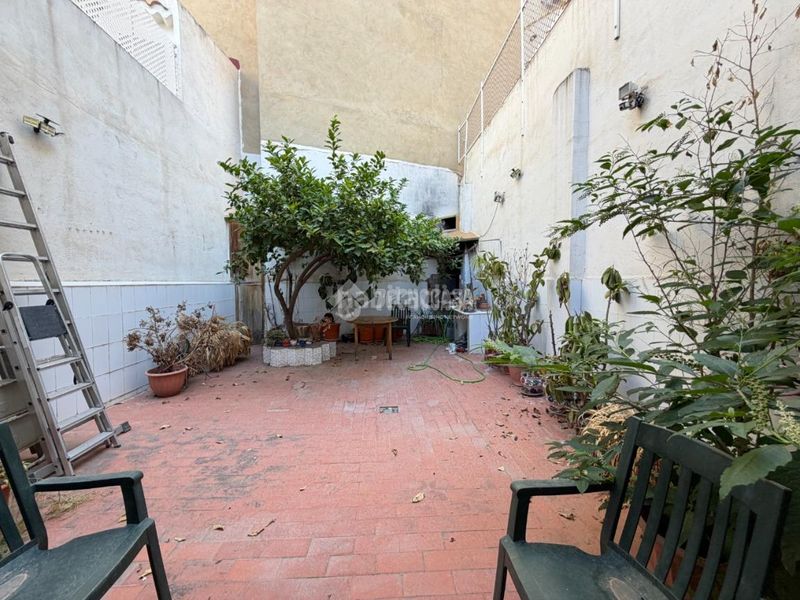 Foto 6b0141bd-1f6f-46b2-8dcc-7644397dd2e7. Casa aparellada a Avenida de la Paz Xirivella