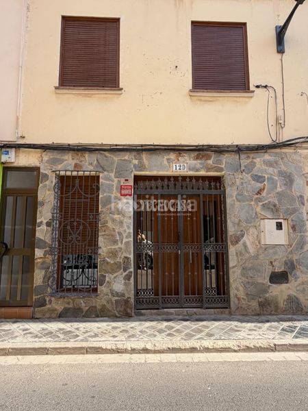 Foto 7750e5cc-f79a-438d-aec0-143236e183c2. Casa aparellada a Avenida de la Paz Xirivella