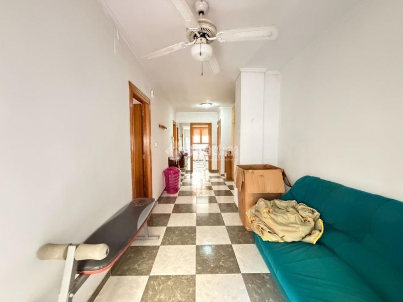 Foto 89f41ccd-7824-4e7b-9b20-b4e0f35f2bf9. Casa aparellada a Avenida de la Paz Xirivella