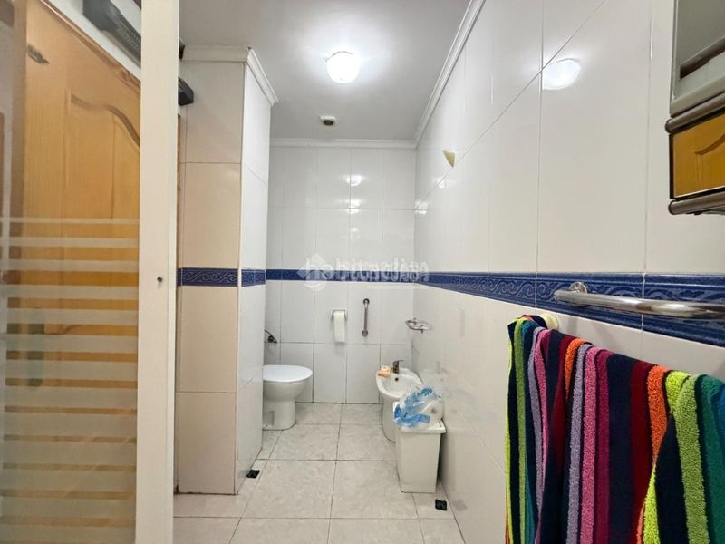 Foto 90eb78eb-629e-4dce-8036-1d8a6c4f10ce. Casa aparellada a Avenida de la Paz Xirivella