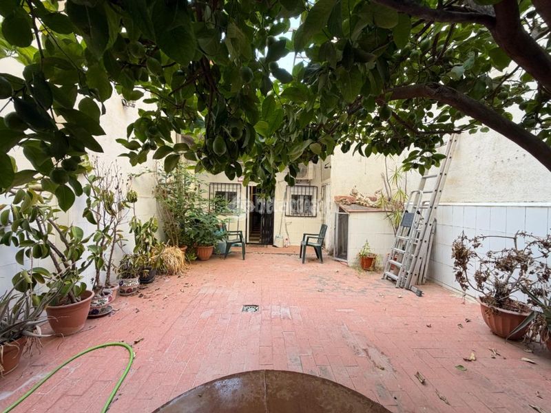 Foto a03f0737-735f-4b30-b82b-ab7365cfaf99. Casa aparellada a Avenida de la Paz Xirivella