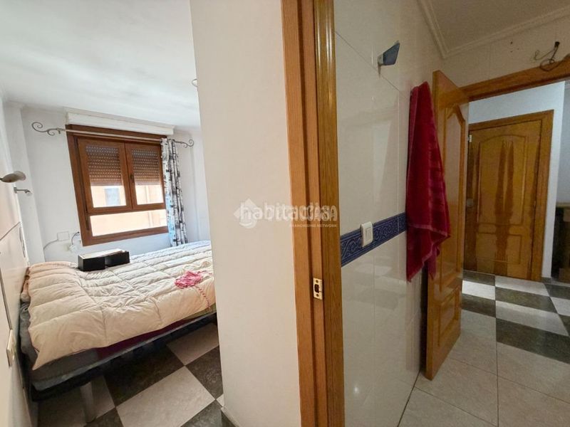 Foto a0595947-29e4-46ee-9d9f-d03ed21aa03b. Casa aparellada a Avenida de la Paz Xirivella