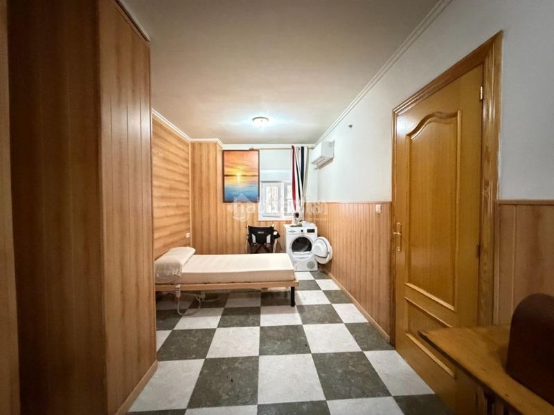 Foto a4edab8c-6780-4051-9f51-6821dd24ee2b. Casa aparellada a Avenida de la Paz Xirivella