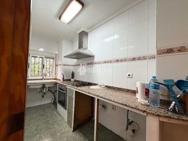 Foto a5572ec0-618f-45e8-a131-167a298f494f. Casa aparellada a Avenida de la Paz Xirivella