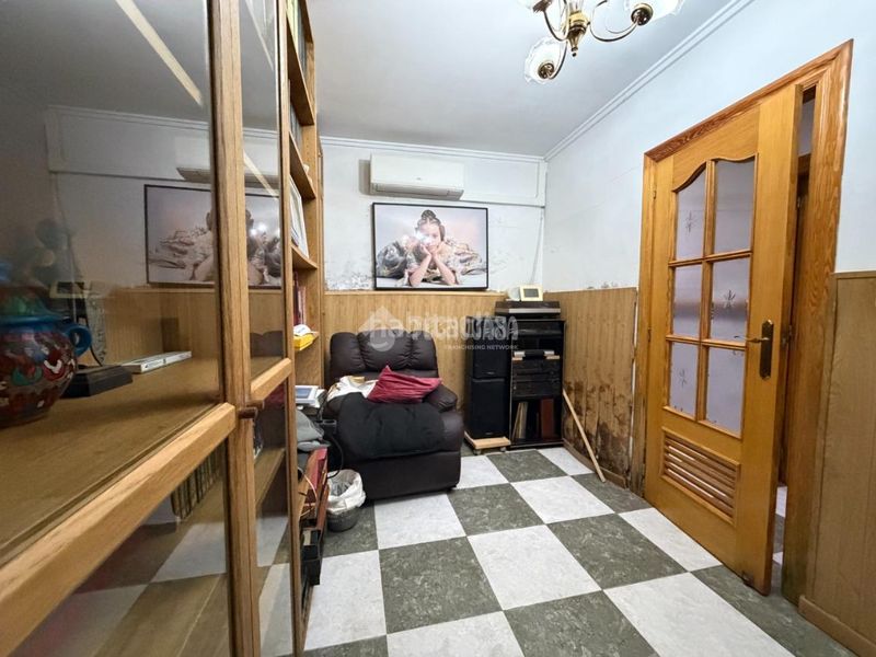 Foto a664da1b-2c5b-4f89-bdf2-a506b371a1eb. Casa aparellada a Avenida de la Paz Xirivella