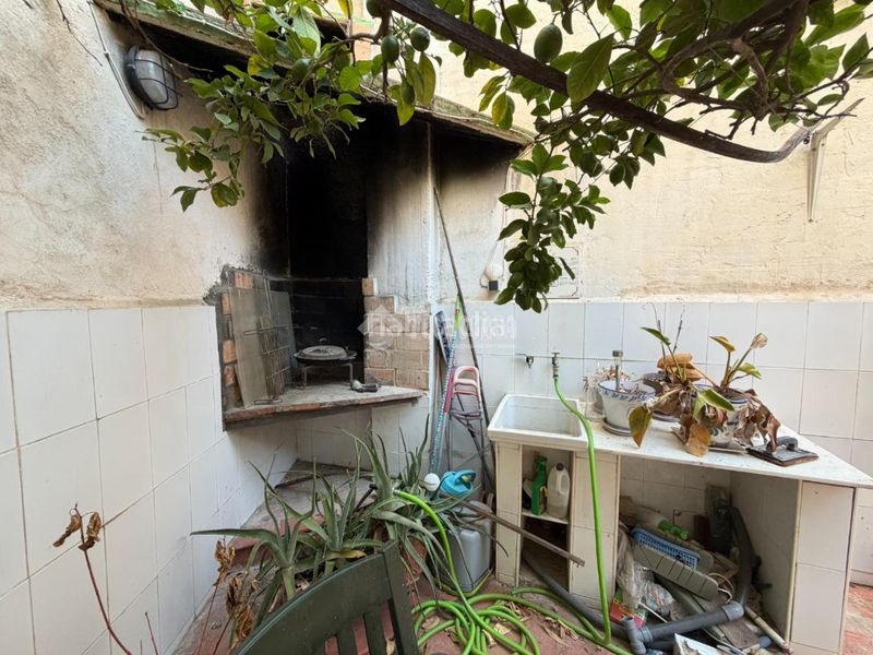 Foto cb042886-787a-4e57-ac00-c1c599b53453. Casa aparellada a Avenida de la Paz Xirivella