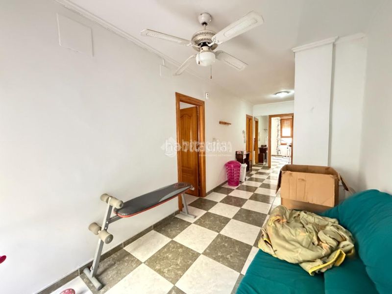 Foto e00282ce-b9c6-406a-9e27-549c95896f03. Casa aparellada a Avenida de la Paz Xirivella