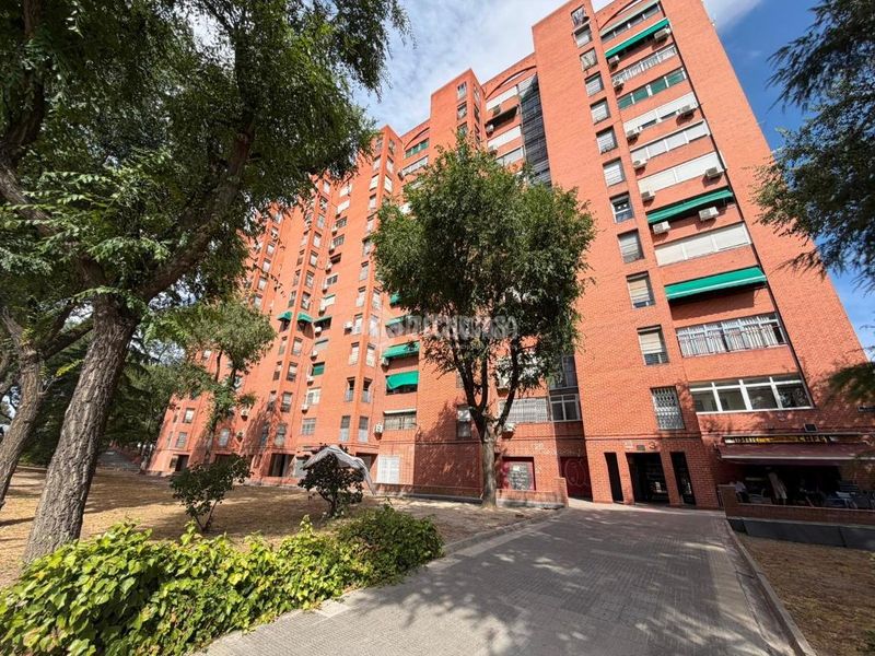 Foto 0c3282e4-3e25-4832-86fe-2879f7128c1a. Piso  en venta en Palomeras Sureste Madrid