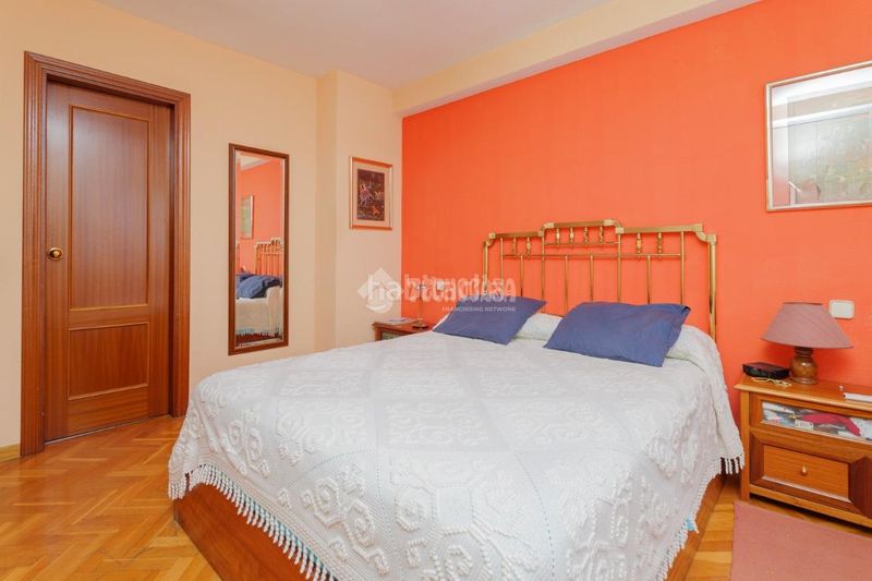 Foto 35a993fe-cbd5-4243-a014-01d87d893a73. Casa aparellada amb calefacció a Segunda Fase Tres Cantos