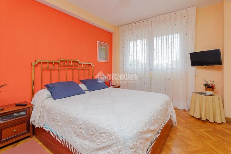 Foto 665d8121-b6c5-4e5e-bcfa-ff0e9cef14ac. Casa aparellada amb calefacció a Segunda Fase Tres Cantos
