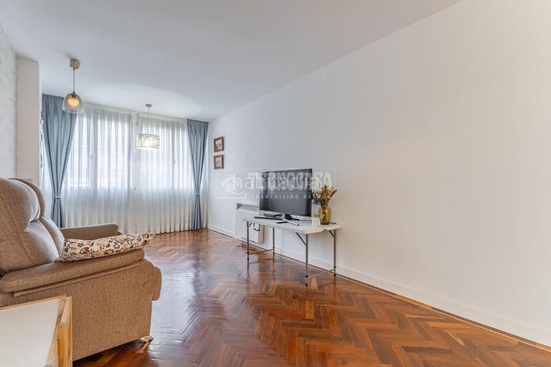 Foto fce54f12-af46-48ce-b0d4-e0d8e0470216. Piso  en venta en Tres Olivos-Valverde Madrid