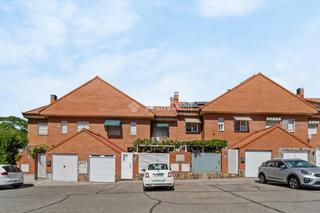 Casa aparellada a Urbanizaciones. Casa en venta en rivasvaciamadrid