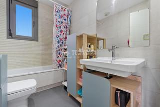 Casa aparellada a Urbanizaciones. Casa en venta en rivasvaciamadrid